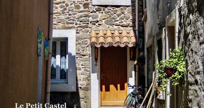 Centre of Olonzac, market views, 2 bedrooms & private sunny rooftop terrace