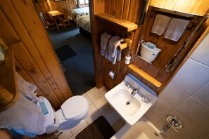 Sèche-cheveux, serviettes fournies