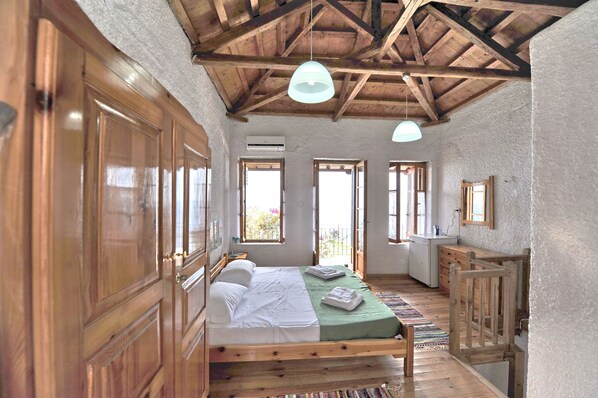 1 bedroom, iron/ironing board, free WiFi, bed sheets - Villa DAHLIA. Panoramic pool. Access to the sea. Privileged view of the Egean. (KLIMA)