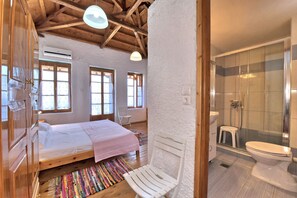Shower, hair dryer, towels, soap - Villa DAHLIA. Panoramic pool. Access to the sea. Privileged view of the Egean. (KLIMA)