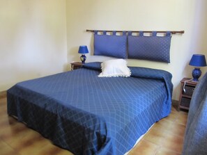 4 dormitoris, planxa i posts de planxar, wifi gratuïta i roba de llit 