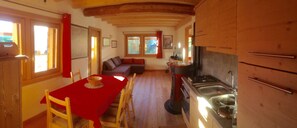 Fridge, oven, stovetop, electric kettle - HOLIDAY IN MASO VIEW DOLOMITES (Fregona)