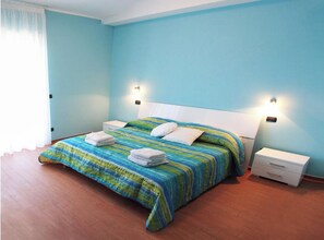 3 bedrooms, iron/ironing board, travel crib, WiFi