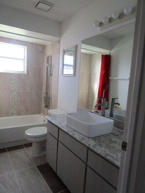 Combined shower/bathtub, hair dryer, towels - 'Lakeside Haven'  Fantastic South Facing Pool, Spa and Stunning Lakeside Views. (Kissimmee)