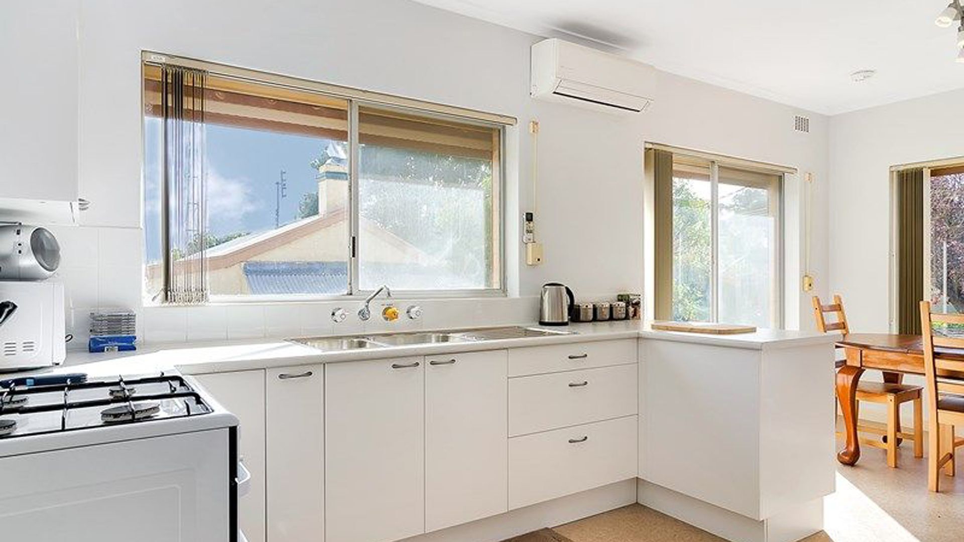 Ten-on-French Barossa getaway — image 8