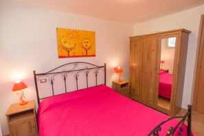 3 bedrooms, iron/ironing board, free WiFi