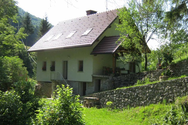 Place for barbecue and the terrace by the stream Hotenjka