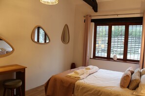 1 bedroom, iron/ironing board, free WiFi, bed sheets - The Byre, 6 miles to Looe & dog friendly Seaton Beach, country retreat (1 BR) (St Keyne)