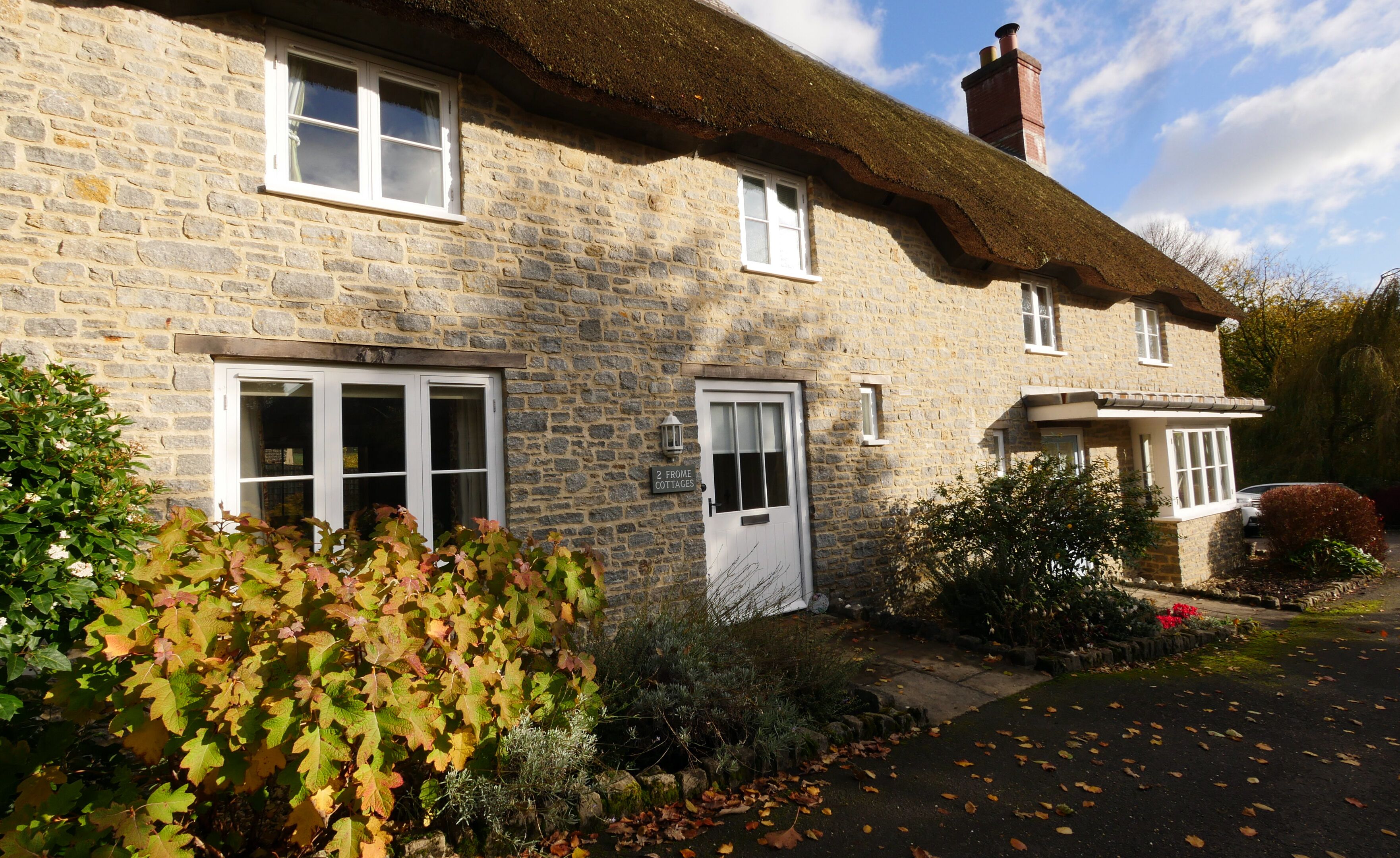 3 Bedroom Thatched Cottage in Evershot Dorset