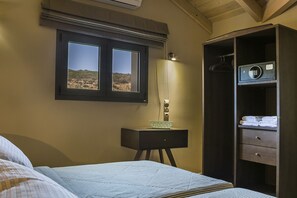 2 bedrooms, in-room safe, iron/ironing board, travel cot - Skala Beach 2 bedroom apartment with private 107m2 pool and breakfast (Skala)