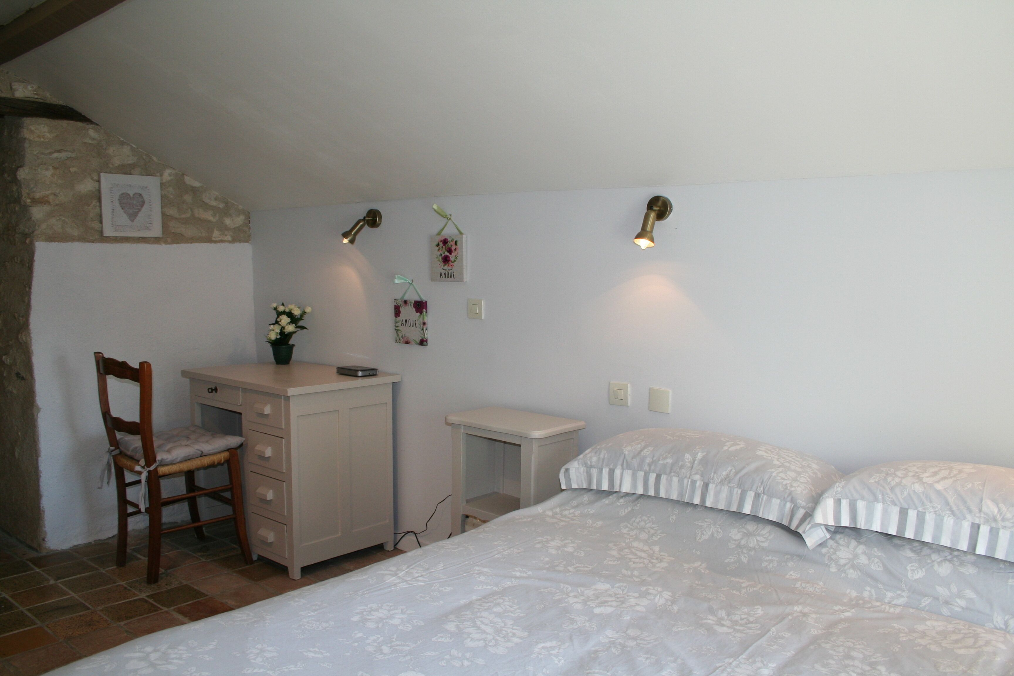 Walnut Lodge, charming holiday Gite in central rural France