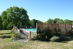 Outdoor pool - Walnut Lodge, charming holiday Gite in central rural France (Pleumartin)