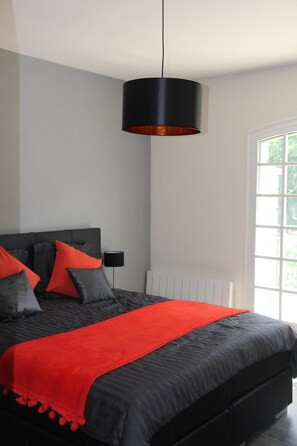 4 bedrooms, iron/ironing board, travel cot, WiFi