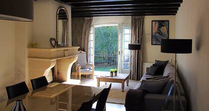 Come cocooning and enjoy the pool and hottub together, near the golf of Cognac!