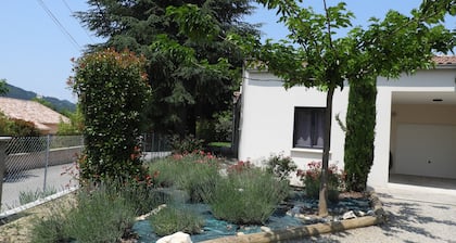 Contemporary house of 150 m² on Enclosed grounds with trees 7 beds + 4