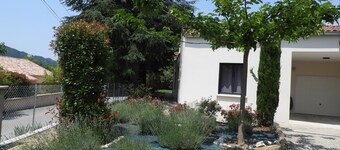 Contemporary house of 150 m² on Enclosed grounds with trees 7 beds + 4