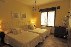 6 bedrooms, bed sheets