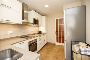 Refrigerador, microondas, horno y lavavajillas 