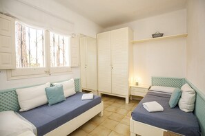 3 chambres, fer et planche Ă repasser, lit parapluie, draps fournis