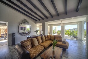 Smart-tv en een open haard