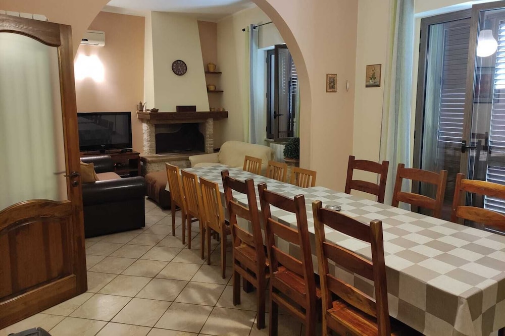 Independent apartment on the sea up to 15 places, modern, finely furnished