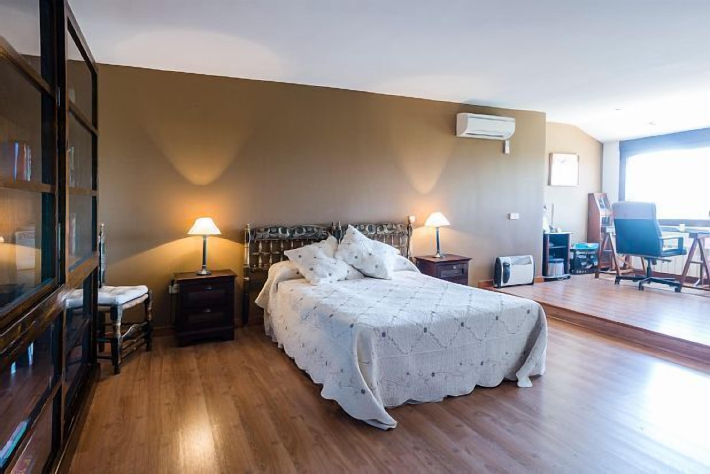 Self catering cottage La Colmena for 16 people