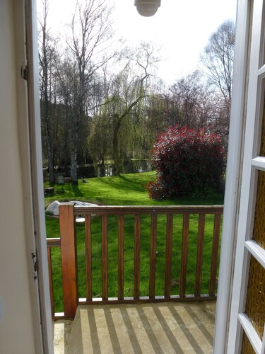 Quiet & Peacefully located, 4/5 Bed Gite in two acres of owners ground with lake