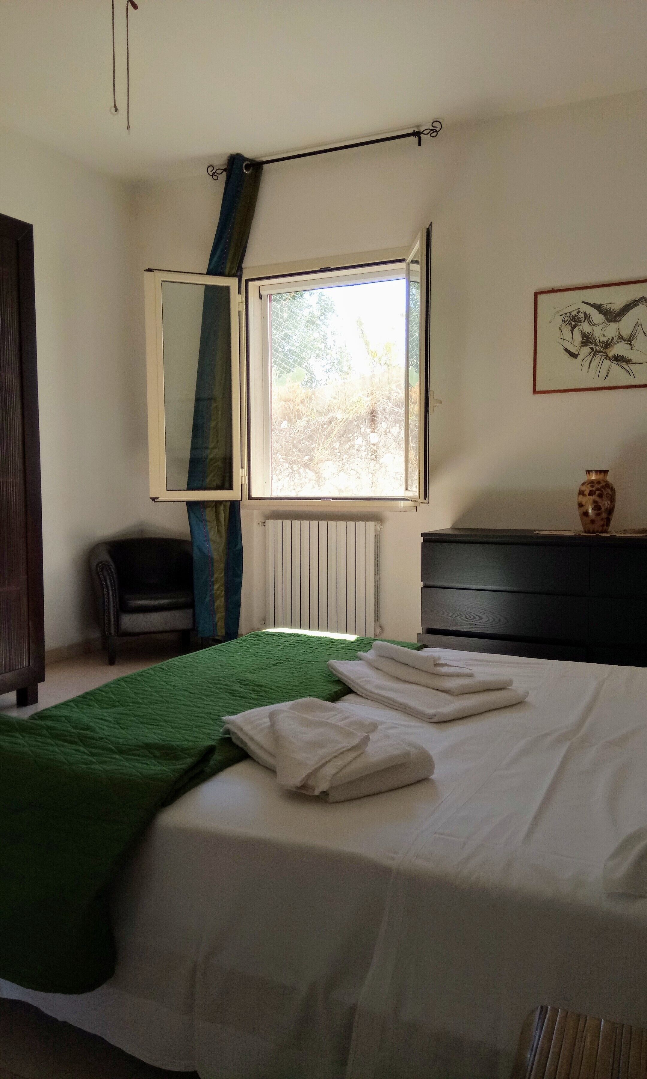 Villa to fifteen hundred meters from the sea situated on a panoramic hill