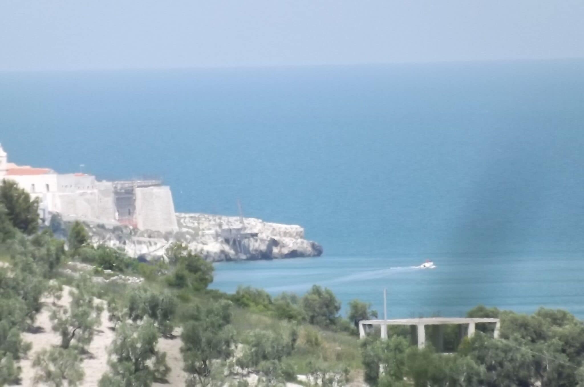 Villa to fifteen hundred meters from the sea situated on a panoramic hill