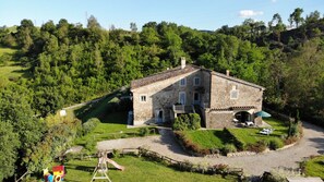 Exterior - Apartment MARRONE with private entrance, big equipped garden and shared pool. (Pergine Valdarno)