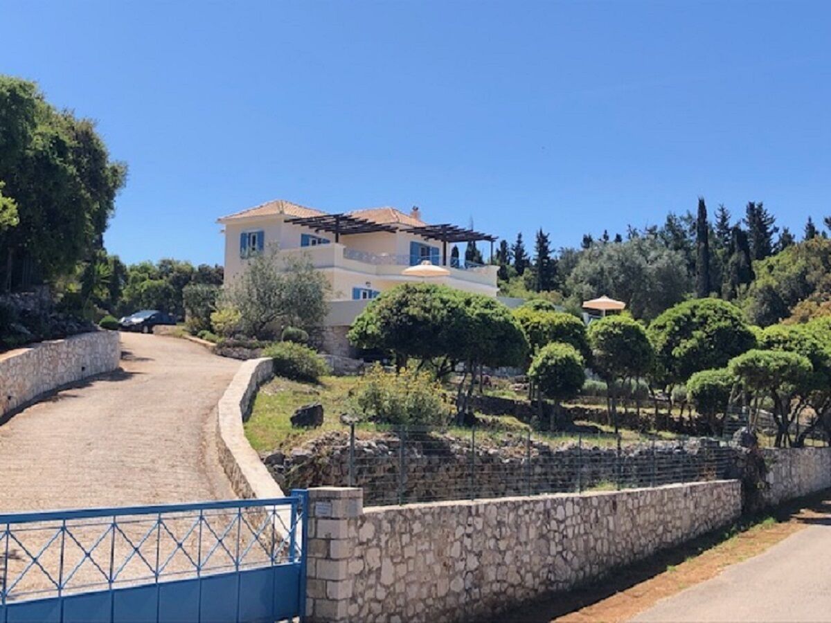 Spacious Villa set in private landscaped gardens with pool. Near Fiscardo 