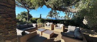 Villa 4 bedrooms, 4 bathrooms and air conditioning, swimming pool, sea view and village on foot