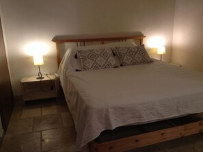 1 bedroom, iron/ironing board, travel cot, WiFi - On top of a hill, in the heart of a village (Puglia)