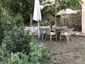 Outdoor dining - On top of a hill, in the heart of a village (Puglia)