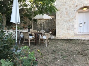 Outdoor dining - On top of a hill, in the heart of a village (Puglia)