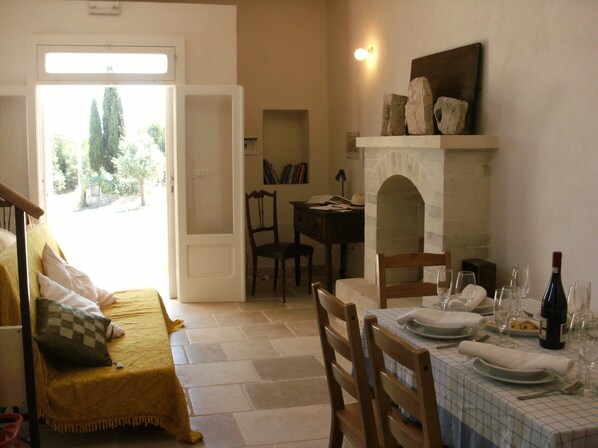Dining - On top of a hill, in the heart of a village (Puglia)