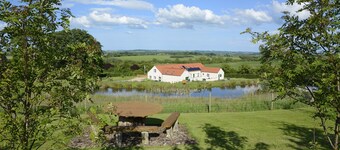 Maggie's Mews spacious self-catering holiday cottage, lovely views, pets welcome