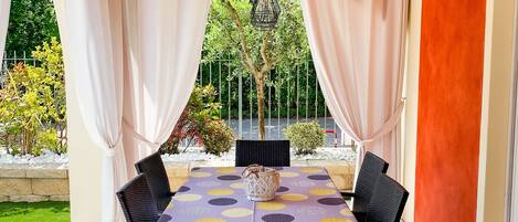 Outdoor dining