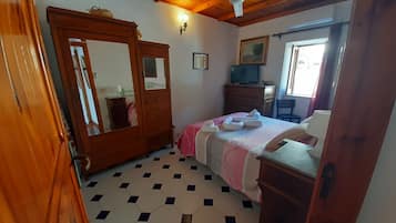 2 bedrooms, iron/ironing board, travel crib, free WiFi
