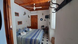 2 slaapkamers, een strijkplank/strijkijzer, reisbedje, gratis wifi