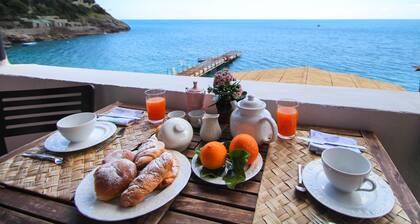 Il Terrazzino sul Mare - holiday home ON THE BEACH in Sorrento/Amalfi Coast.