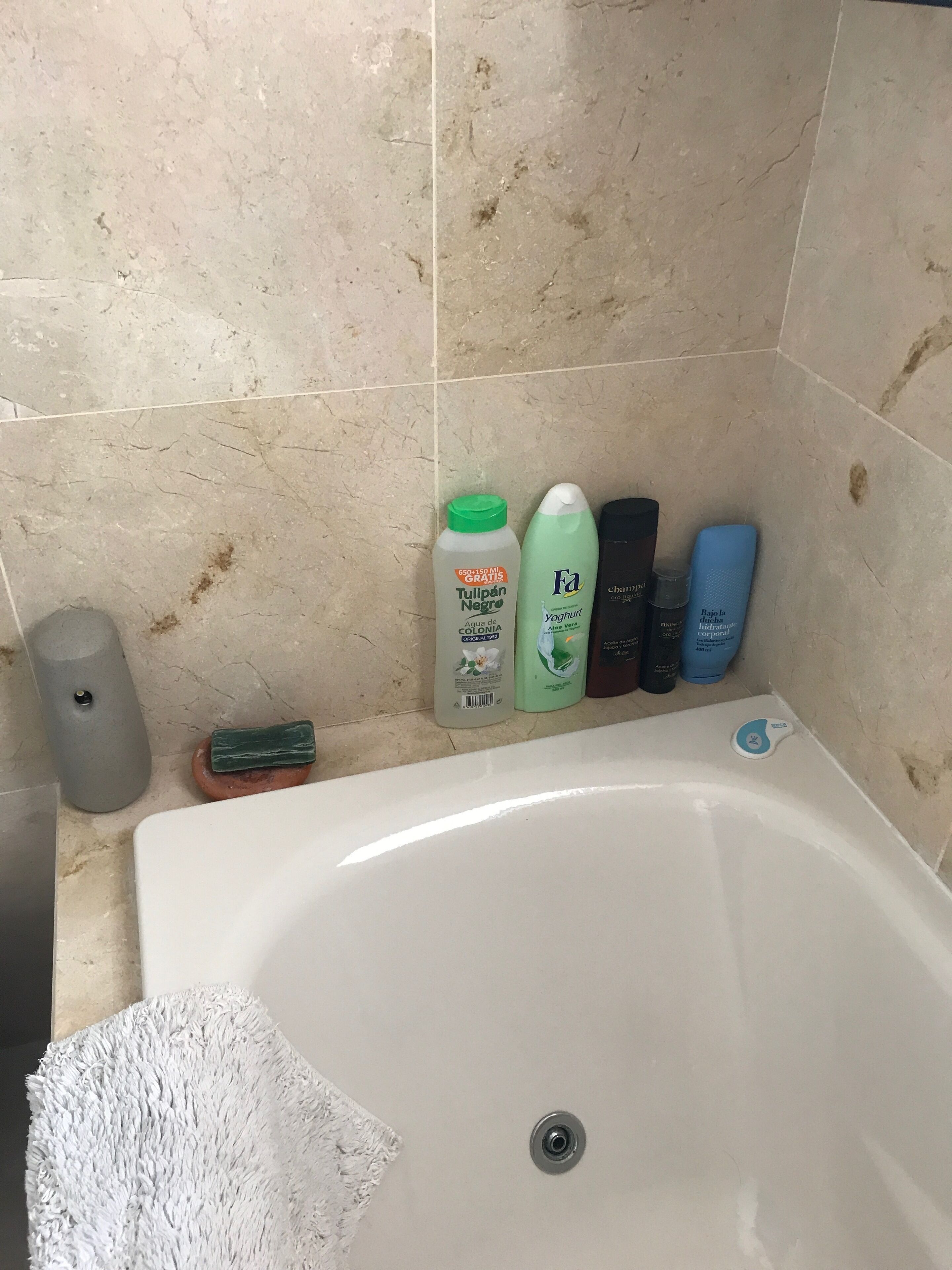 Spectacular views and terrace, brand new apartment, excellent qualities.