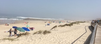 Stylish accommodation with stunning views, private pool, vineyard