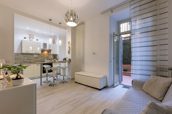 Smart TV - *FLAT WITH PRIVATE PATIO* Inn White Rome (Roma)