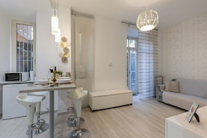 Interior - *FLAT WITH PRIVATE PATIO* Inn White Rome (Roma)