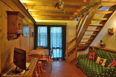 Romantic Suite Faloria - sunny, Wi-Fi, balcony, parking space, bus 130mt away