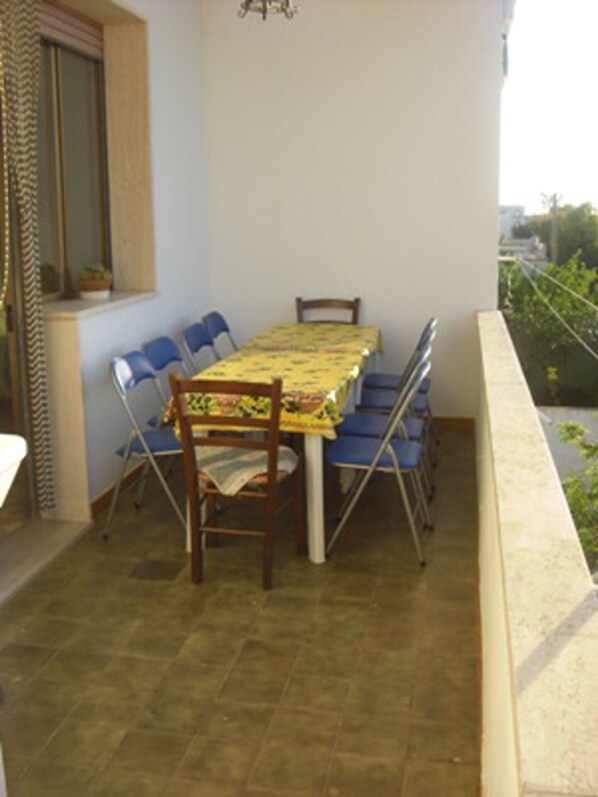 تناول الطعام بالخارج