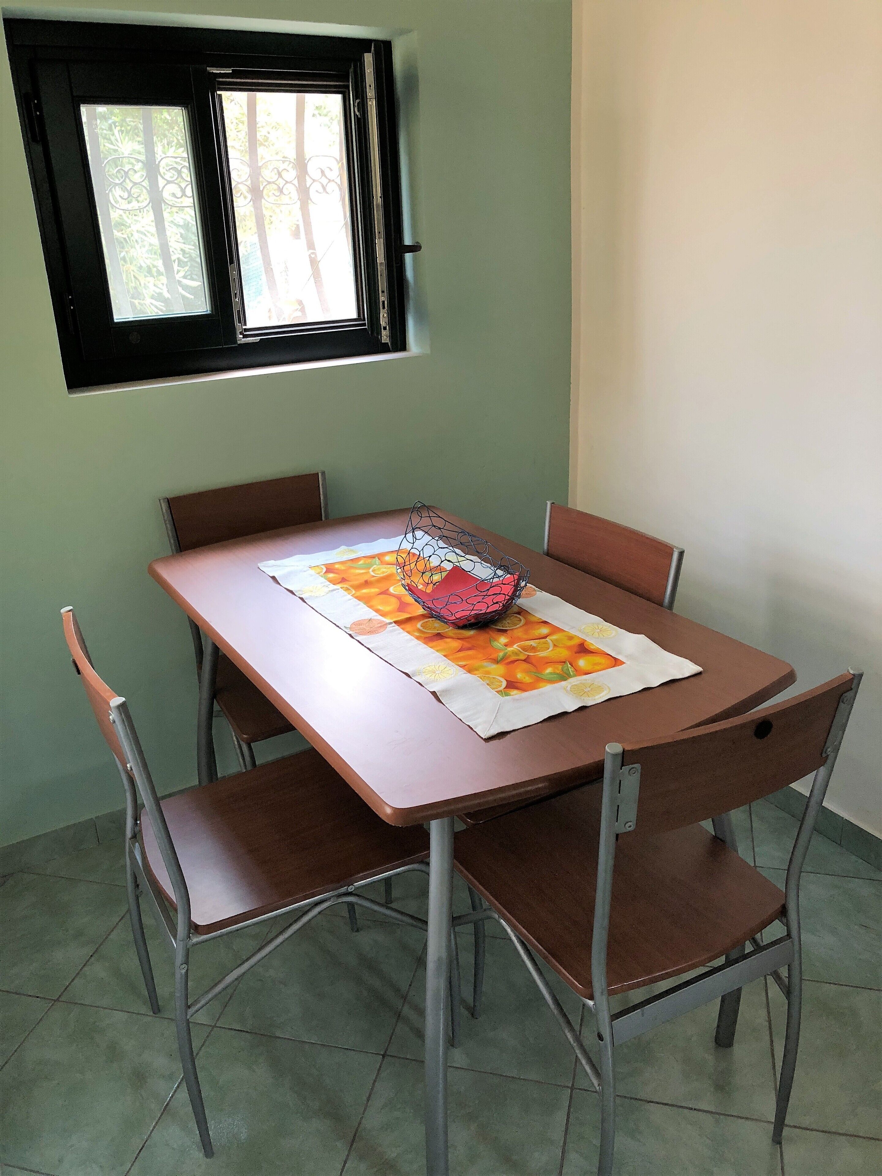 Villa surrounded by greenery a stone's throw from Eurialo castle