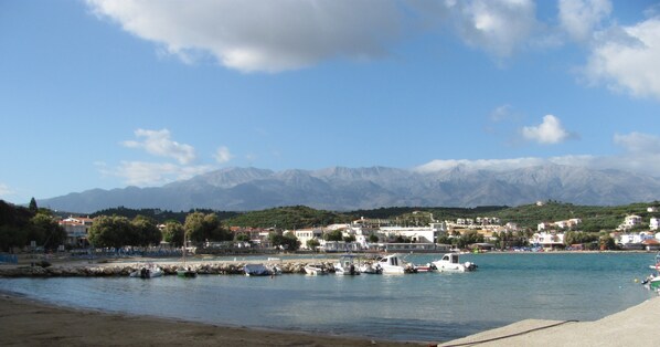 Plage à proximité, chaises longues