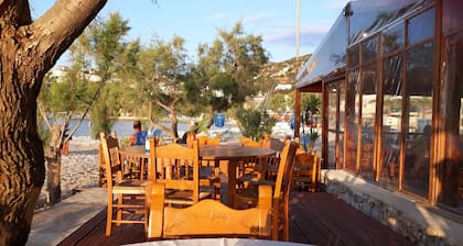 Villa Pindarakis - level walk to beach and tavernas, two pools, mountain views